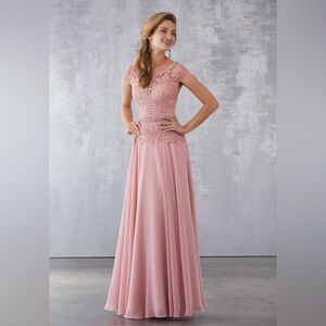 MGNY Elegant Pink Lace Evening Dress